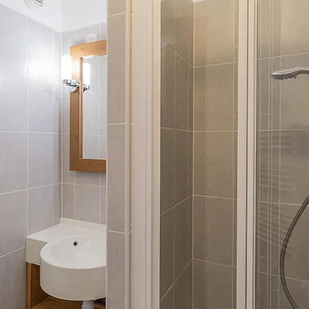 Renove Au Centre De La Tania Avec Parking - Fr-1-568-47 Courchevel