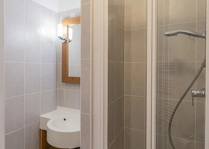 Renove Au Centre De La Tania Avec Parking - Fr-1-568-47 Courchevel