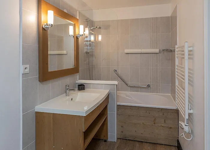 Renove Au Centre De La Tania Avec Parking - Fr-1-568-47 Courchevel